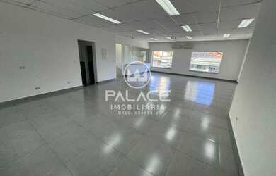 Imagem: A sala comercial possui 4 Banheiros, 220m² de Área Privada