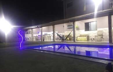 Imagem: A chácara possui 3 Dormitórios, 1 Suíte, 3 Banheiros, 500m²