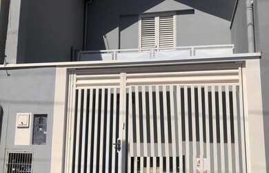 Imagem: A loja possui 2 Banheiros, 2 Vagas na garagem, 133m² de Área