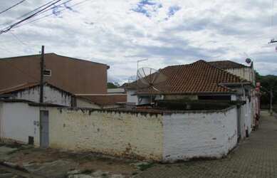 Imagem: A casa possui 3 Dormitórios, 1 Banheiro, 234m² de Área Privada