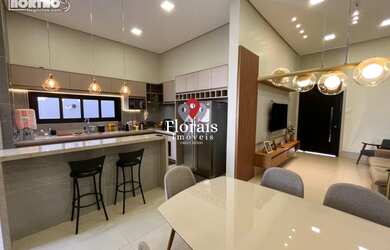 Imagem: A casa possui 2 Banheiros e está localizado em Cuiabá, MT