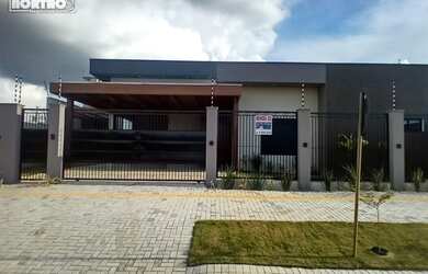 Imagem: A casa possui 2 Banheiros e está localizado em Sinop, MT à