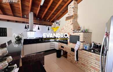 Imagem: A casa possui 3 Banheiros e está localizado em Cuiabá, MT