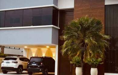 Imagem: A casa à venda possui 5 Banheiros e está localizado em João