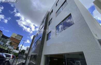 Imagem: O apartamento possui 2 Banheiros e está localizado em Salvador