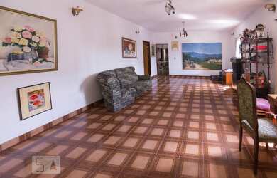 Imagem: A casa possui 3 Dormitórios, 1 Suíte, 3 Banheiros, 2 Vagas