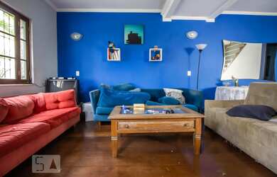 Imagem: A casa possui 5 Dormitórios, 2 Suítes, 5 Banheiros, 3 Vagas