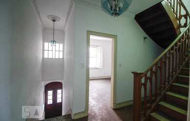 Imagem: A casa possui 3 Dormitórios, 3 Banheiros, 200m² de Área Privada