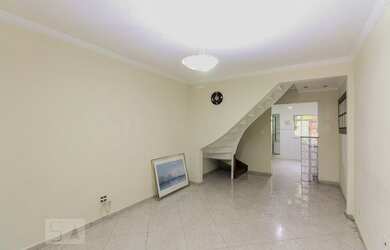 Imagem: A casa possui 3 Dormitórios, 1 Banheiro, 1 Vaga na garagem