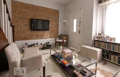 Imagem: A casa possui 3 Dormitórios, 1 Suíte, 4 Banheiros, 2 Vagas