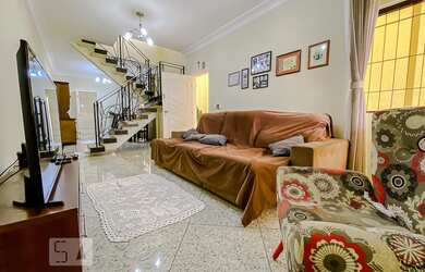 Imagem: A casa possui 4 Dormitórios, 3 Suítes, 5 Banheiros, 4 Vagas