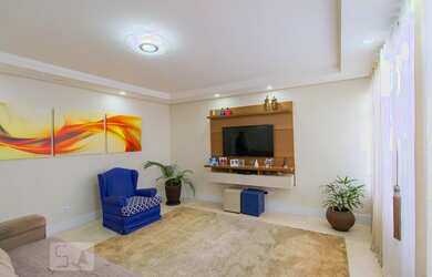 Imagem: A casa possui 4 Dormitórios, 2 Suítes, 5 Banheiros, 6 Vagas