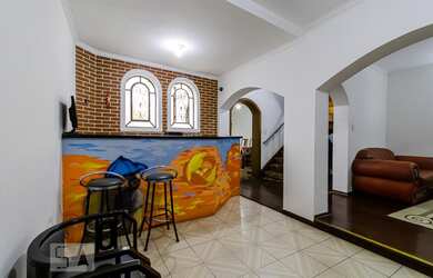 Imagem: A casa possui 6 Dormitórios, 5 Suítes, 8 Banheiros, 4 Vagas