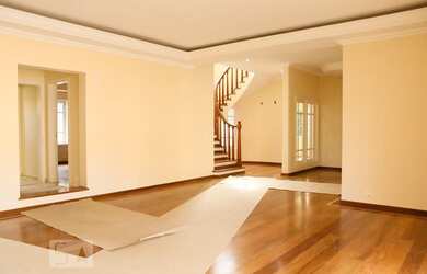 Imagem: A casa possui 5 Dormitórios, 5 Suítes, 7 Banheiros, 10 Vagas