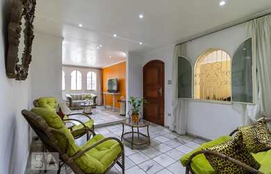 Imagem: A casa possui 5 Dormitórios, 2 Suítes, 4 Banheiros, 4 Vagas