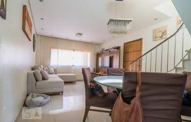 Imagem: A casa possui 3 Dormitórios, 3 Banheiros, 2 Vagas na garagem