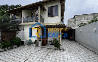 Imagem: A casa possui 3 Dormitórios, 2 Suítes, 3 Banheiros, 2 Vagas