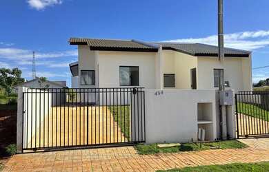 Imagem: A casa possui 2 Dormitórios, 1 Banheiro, 1 Vaga na garagem