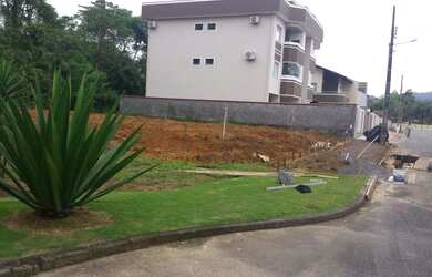 Imagem: O terreno possui 667m² de Área e está localizado em Rau