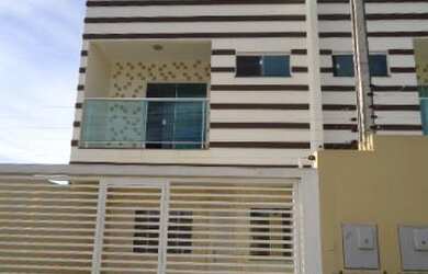 Imagem: A casa possui 2 Dormitórios, 1 Suíte, 1 Banheiro, 2 Vagas