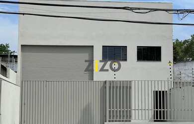 Imagem: O depósito possui 3 Vagas na garagem e está localizado em