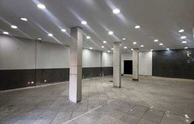 Imagem: A loja possui 2 Banheiros e está localizado em Comendador