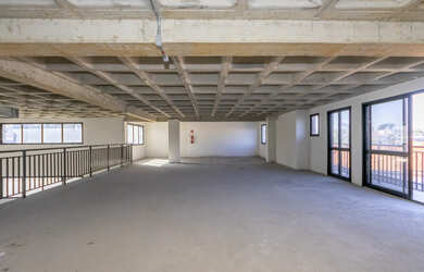 Imagem: A loja possui 4 Banheiros, 5 Vagas na garagem, 569m² de Área