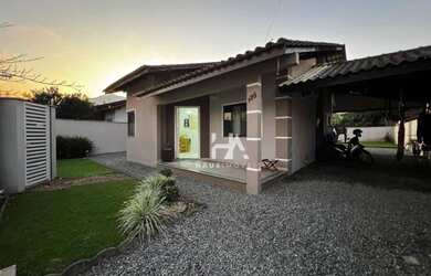 Imagem: A casa possui 3 Dormitórios, 1 Banheiro, 103m² de Área Privada