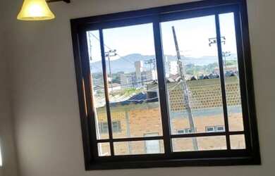 Imagem 8: Casa de esquina. Piscina, Churrasqueira, Guarda roupae515m² de Área