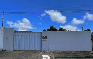 Imagem: A casa possui 3 Dormitórios, 1 Banheiro, 1 Vaga na garagem