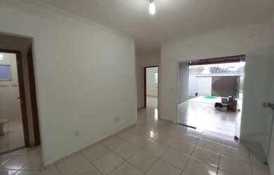 Imagem: A casa possui 3 Dormitórios, 3 Banheiros, 3 Vagas na garagem