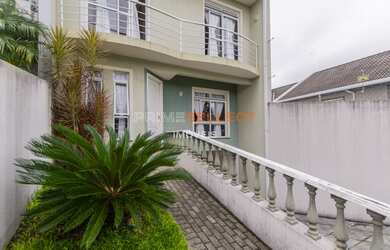 Imagem: A casa possui 3 Dormitórios, 3 Banheiros, 3 Vagas na garagem