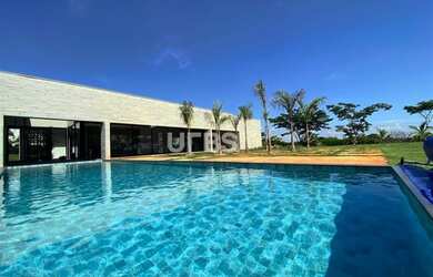 Imagem: A casa possui 5 Dormitórios, 5 Banheiros, 3 Vagas na garagem