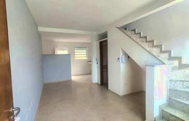 Imagem: A casa possui 2 Dormitórios, 2 Banheiros, 1 Vaga na garagem