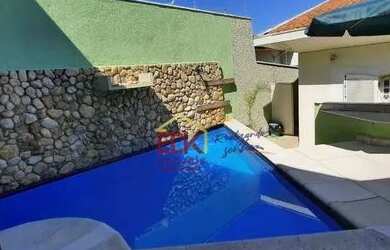 Imagem: A casa possui 4 Dormitórios, 3 Banheiros, 4 Vagas na garagem