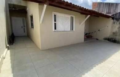 Imagem: A casa possui 2 Dormitórios, 2 Banheiros, 2 Vagas na garagem