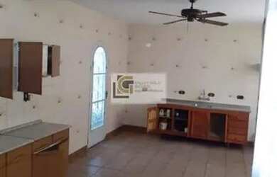 Imagem: A casa possui 3 Dormitórios, 2 Banheiros, 5 Vagas na garagem