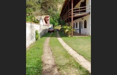 Imagem: A casa em condomínio possui 2 Dormitórios, 2 Banheiros, 3