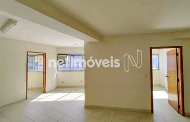 Imagem: O depósito possui 2 Vagas na garagem e 86m² de Área e está