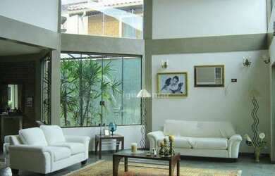 Imagem: A casa possui 4 Dormitórios, 4 Banheiros, 4 Vagas na garagem