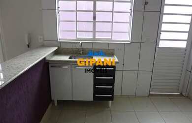 Imagem: A casa possui 3 Dormitórios, 1 Banheiro, 1 Vaga na garagem