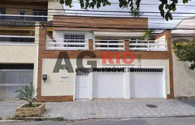 Imagem: A casa em condomínio possui 3 Dormitórios, 2 Banheiros, 2