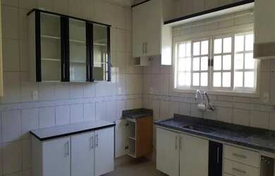 Imagem 8: Maravilhosa casa isolada no Condomínio Parque Paulistano, amplo terreno com jardim na fren