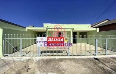 Imagem: A casa possui 3 Dormitórios, 2 Banheiros, 3 Vagas na garagem