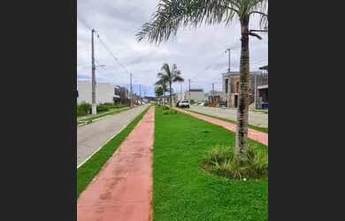 Imagem: A casa possui 3 Dormitórios, 1 Banheiro, 2 Vagas na garagem