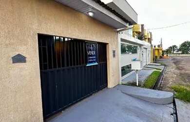 Imagem: A casa possui 3 Dormitórios, 3 Banheiros, 1 Vaga na garagem