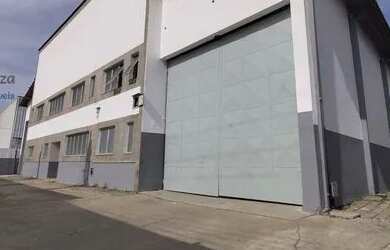 Imagem: O depósito possui 5 Vagas na garagem, 2.300m² de Área e