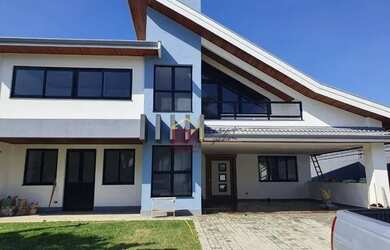 Imagem: A casa em condomínio possui 4 Dormitórios, 5 Banheiros, 5