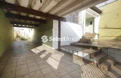 Imagem: A casa possui 1 Dormitório, 1 Banheiro, 4 Vagas na garagem