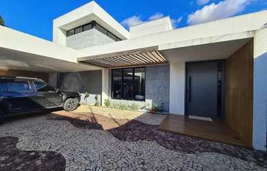 Imagem: A casa possui 5 Dormitórios, 5 Banheiros, 3 Vagas na garagem